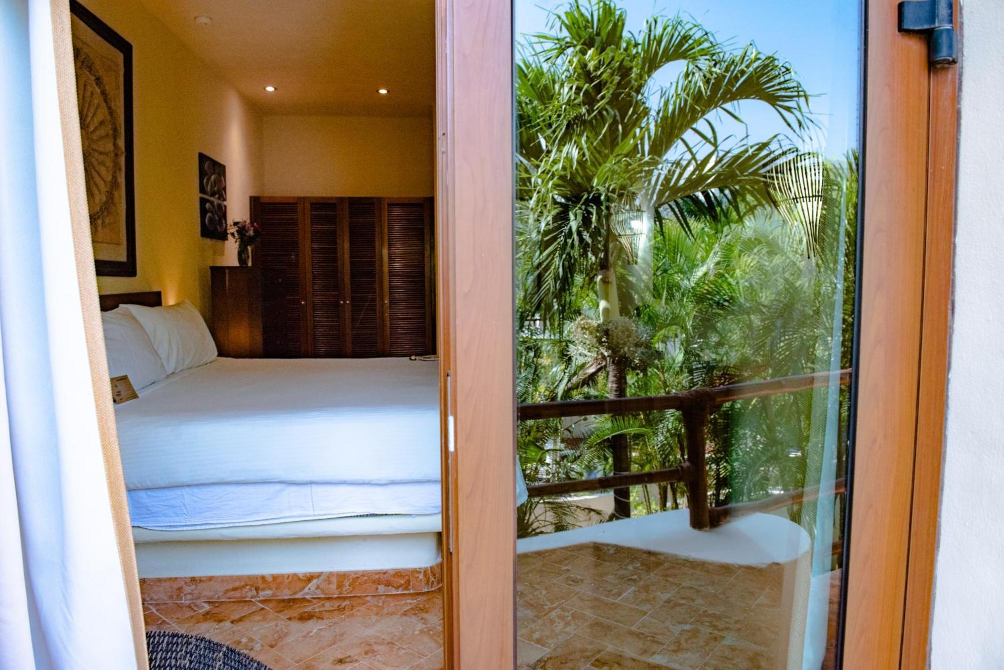 Porto Playa Condo Hotel And Beach Club Playa del Carmen Exteriör bild